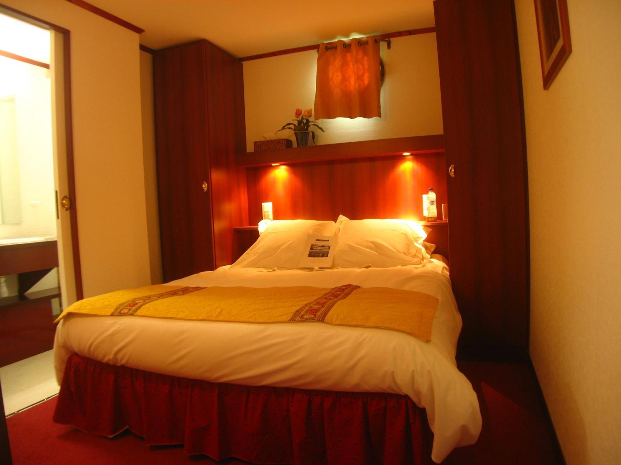 Bateau Le Phenicien Hotel Aigues-Mortes Exterior photo