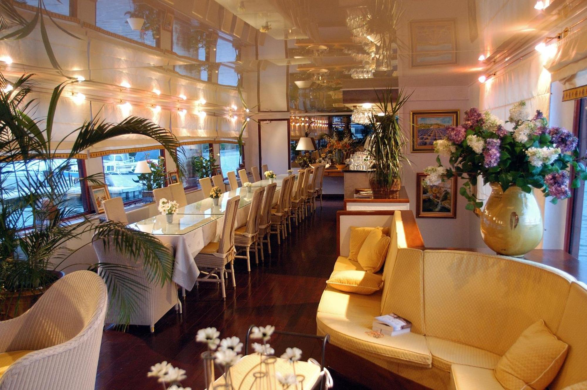 Bateau Le Phenicien Hotel Aigues-Mortes Exterior photo